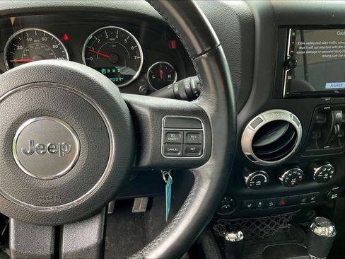 Used 2015 Jeep Wrangler Unlimited Rubicon w/ Dual Top Group AWD/4WD image 13