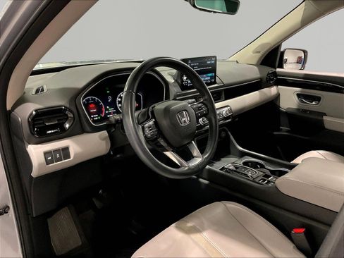 Certified 2023 Honda Pilot Touring image 17