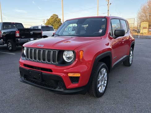 Used 2023 Jeep Renegade Latitude image 2
