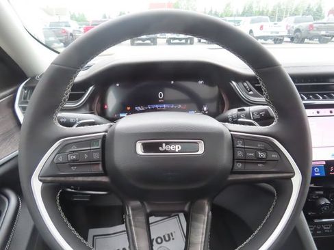 Used 2023 Jeep Grand Cherokee Limited AWD/4WD image 37