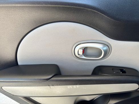 Used 2015 Kia Soul + FWD image 6