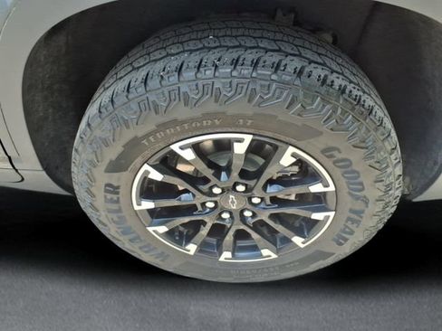 Used 2024 Chevrolet Traverse Z71 w/ Enhanced Driving Package AWD/4WD image 12