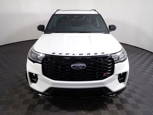 Used 2025 Ford Explorer ST image 8