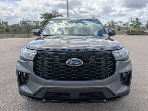 Used 2025 Ford Explorer ST-Line w/ ST-Line Street Pack AWD/4WD image 3