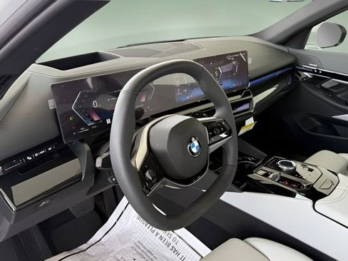 Used 2025 BMW 530i w/ Premium Package image 22