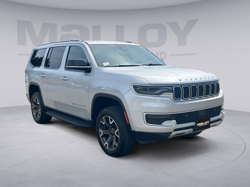 Used 2024 Jeep Wagoneer Series III AWD/4WD image 7