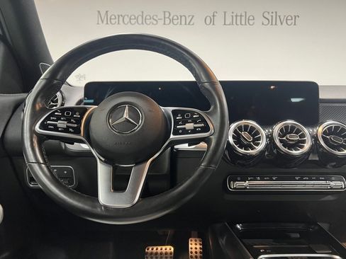 Used 2022 Mercedes-Benz GLB 250 4MATIC image 31