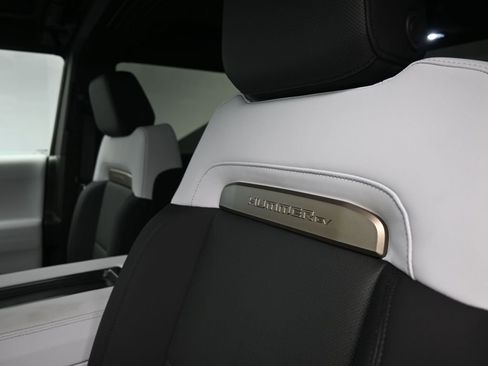 New 2025 GMC Hummer EV 2X image 19