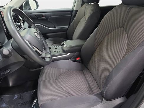 Certified 2024 Toyota Highlander LE image 12