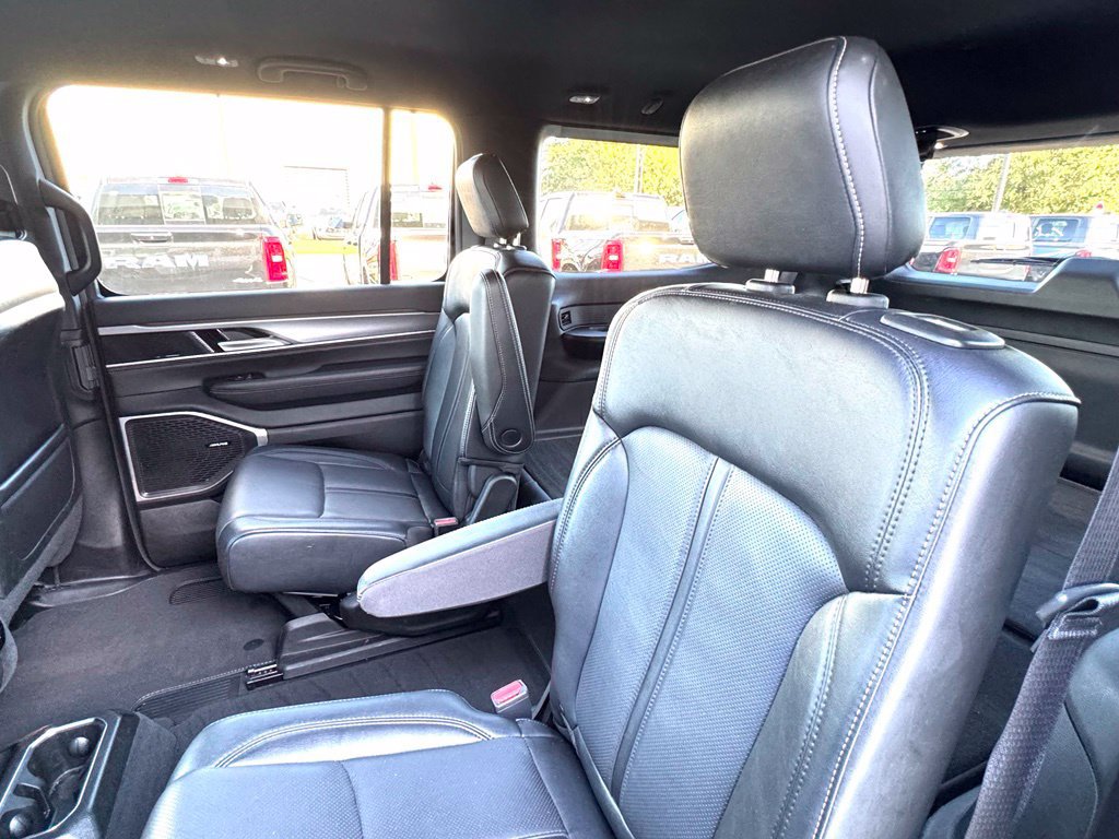 Used 2025 Jeep Wagoneer Series II AWD/4WD image 19
