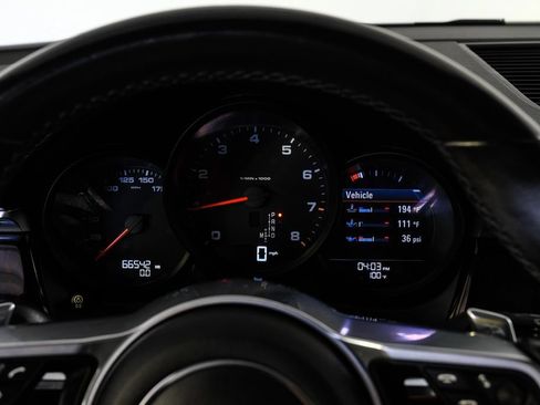 Used 2019 Porsche Macan w/ Premium Package AWD/4WD image 18
