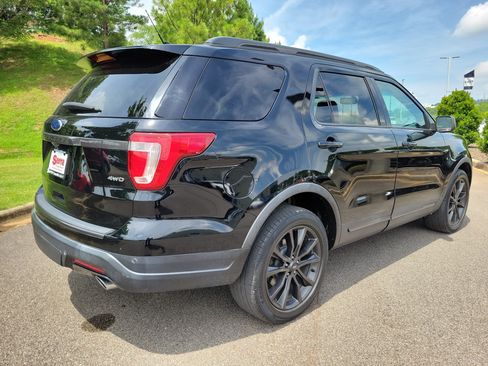 Used 2018 Ford Explorer XLT w/ Equipment Group 202A AWD/4WD image 27