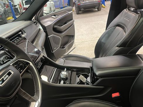 Used 2023 Jeep Grand Cherokee Overland image 26