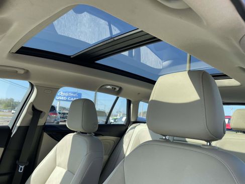 Used 2019 Buick Regal Essence w/ Driver Confidence Package I image 14