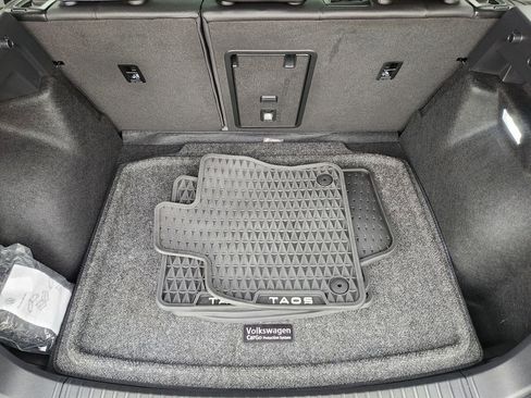 Certified 2024 Volkswagen Taos SE image 13