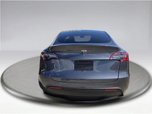 Used 2023 Tesla Model Y 2WD image 13