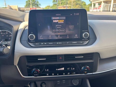 Used 2025 Nissan Rogue SV FWD image 17