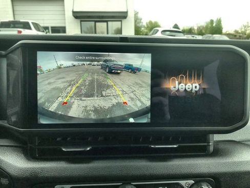 Used 2025 Jeep Wrangler Unlimited Sport AWD/4WD image 17