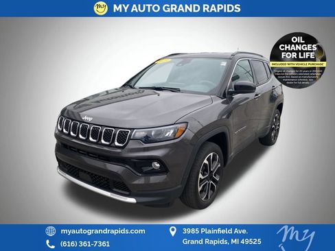 Used 2023 Jeep Compass Limited AWD/4WD image 3