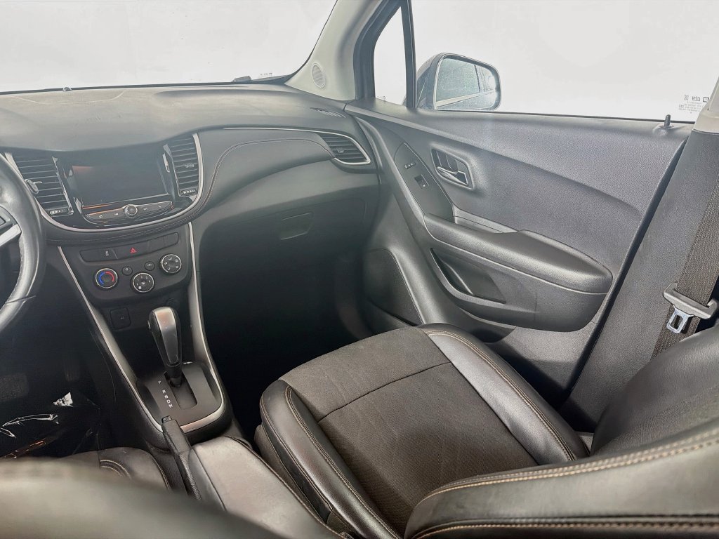 Used 2019 Chevrolet Trax LT w/ LT Convenience Package AWD/4WD image 21