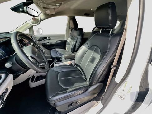 Used 2022 Chrysler Pacifica Touring-L AWD/4WD image 21