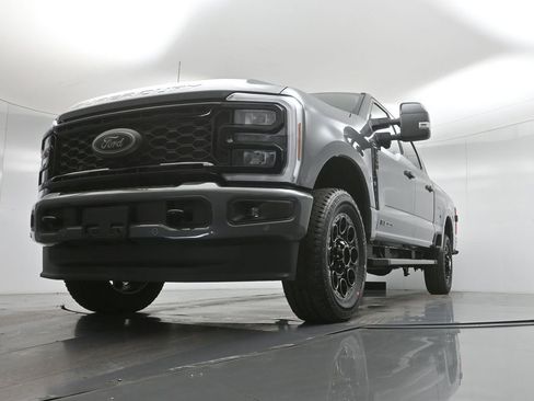 New 2026 Ford F250 Lariat w/ Black Appearance Package image 43