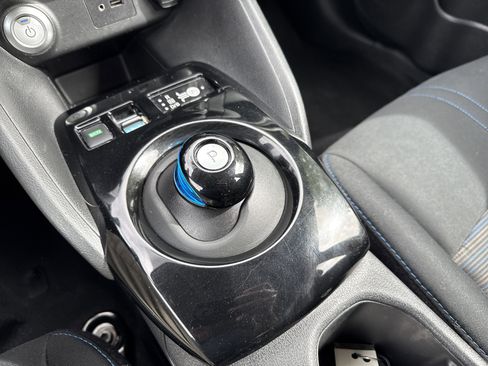 Used 2019 Nissan Leaf SV FWD image 19