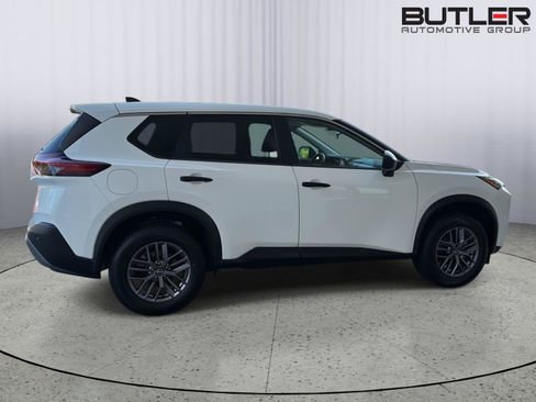 Used 2022 Nissan Rogue S AWD/4WD image 7