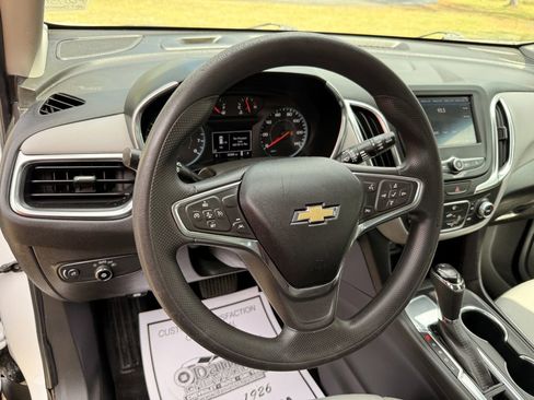 Used 2021 Chevrolet Equinox LS FWD image 16