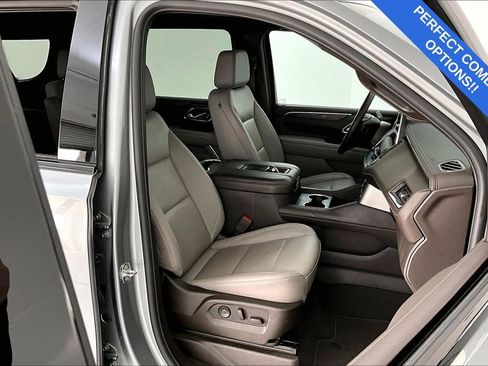 Used 2024 Chevrolet Suburban Z71 w/ Luxury Package image 11