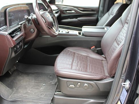 Used 2024 Cadillac Escalade ESV Sport Platinum w/ Heavy-Duty Trailer Package image 17