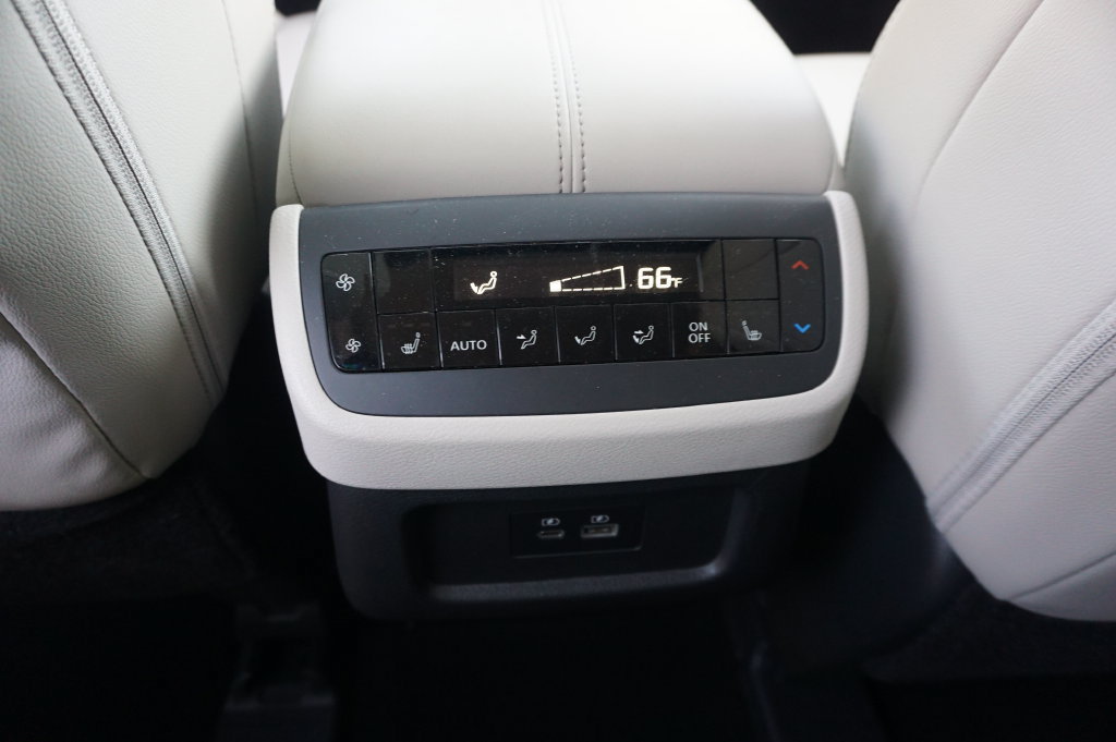 Used 2024 Nissan Pathfinder SL w/ SL Premium Package FWD image 16