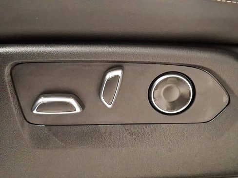 Certified 2023 Cadillac Escalade Premium Luxury image 17