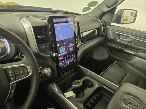 Used 2025 RAM 1500 Laramie AWD/4WD image 26