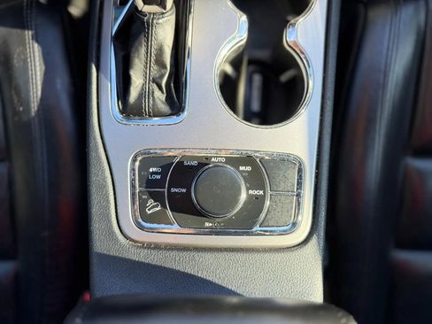Used 2020 Jeep Grand Cherokee Limited image 16