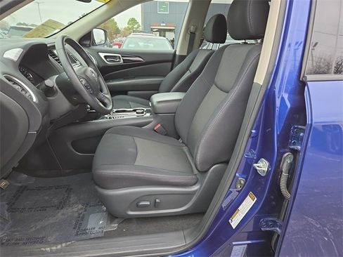 Used 2019 Nissan Pathfinder SV image 10