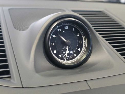 Used 2025 Porsche Macan AWD/4WD image 27