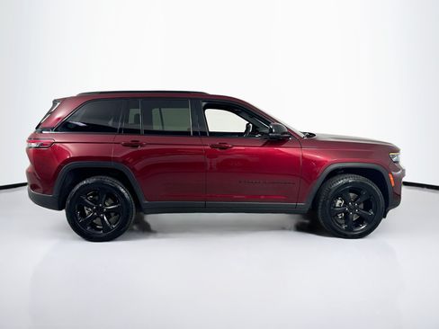 Used 2023 Jeep Grand Cherokee Altitude RWD image 4