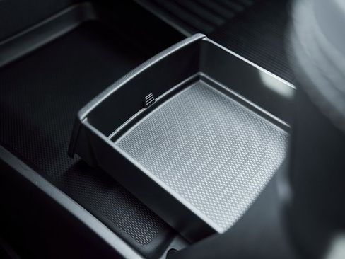 Used 2025 Rivian R1S Adventure image 76