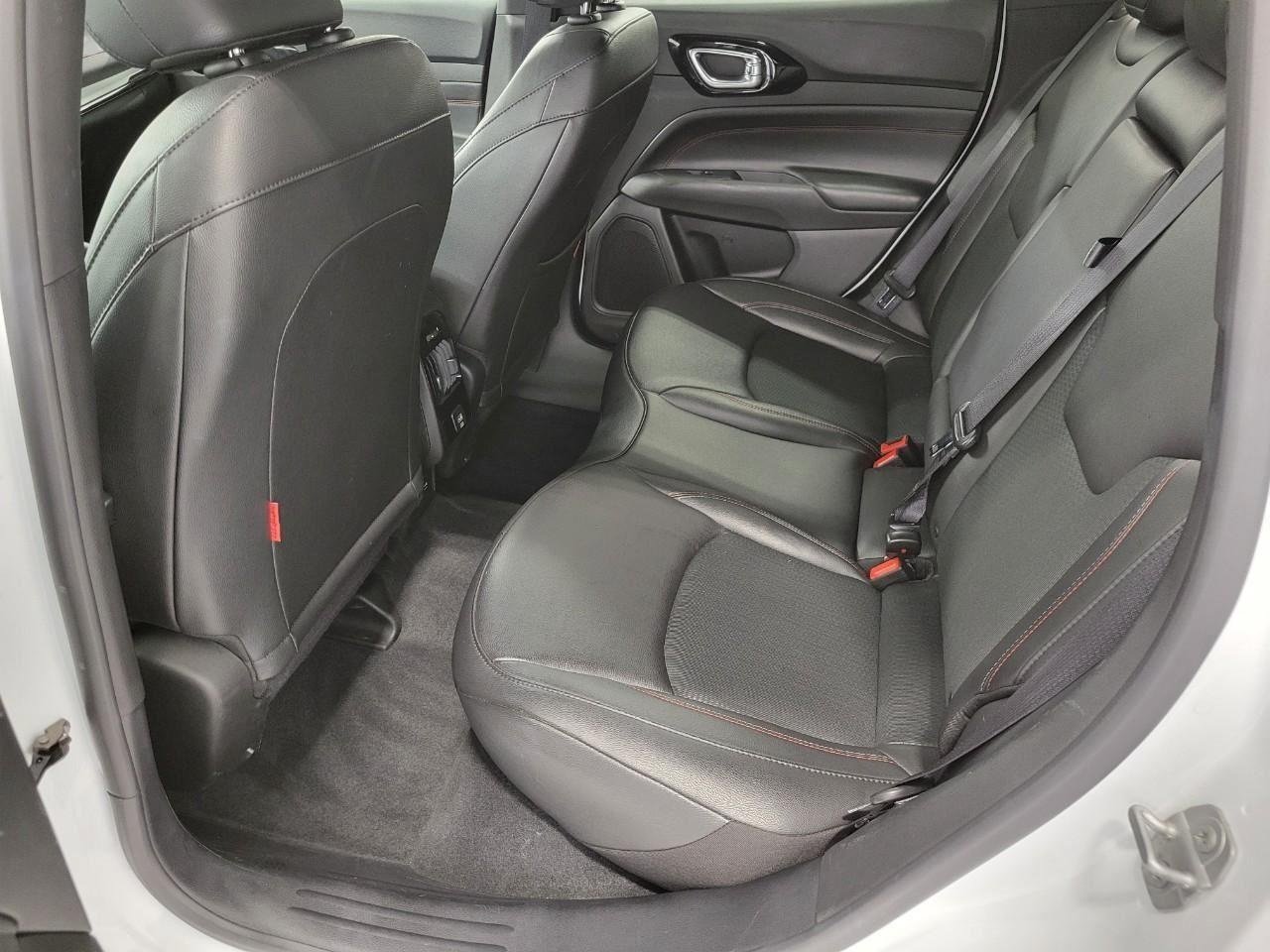 Used 2025 Jeep Compass Trailhawk AWD/4WD image 21