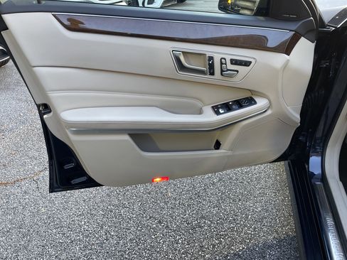 Used 2014 Mercedes-Benz E 350 Sedan image 18