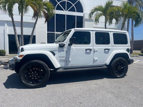 Used 2022 Jeep Wrangler Unlimited Sahara w/ Safety Group image 4