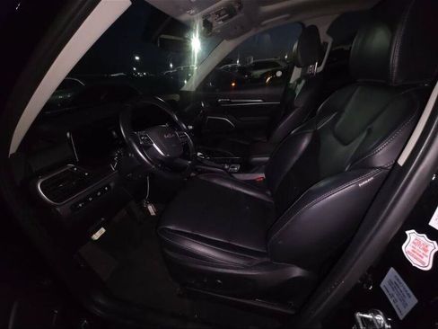 Used 2025 Kia Telluride S FWD image 3