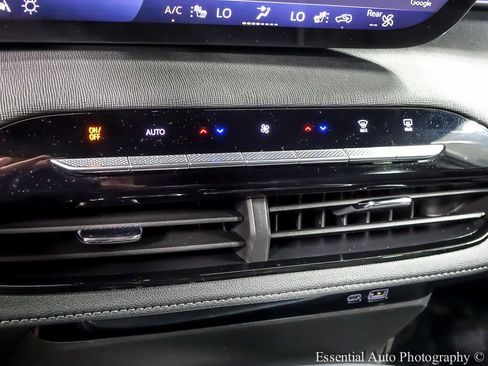 Used 2025 Buick Enclave Preferred AWD/4WD image 18