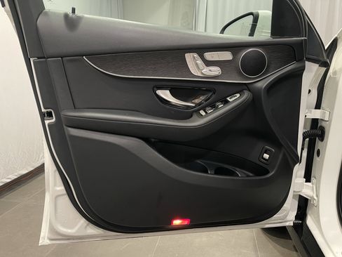 Used 2021 Mercedes-Benz GLC 300 4MATIC image 13