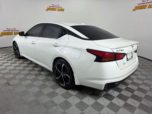 Used 2024 Nissan Altima 2.5 SR w/ SR Premium Package image 3