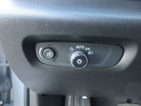 Used 2023 Chevrolet Traverse Premier image 26