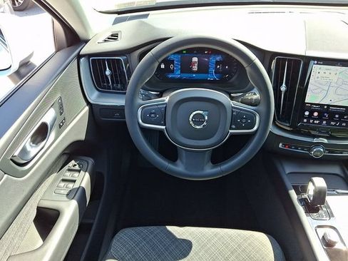 Certified 2023 Volvo XC60 B5 Core AWD/4WD image 11