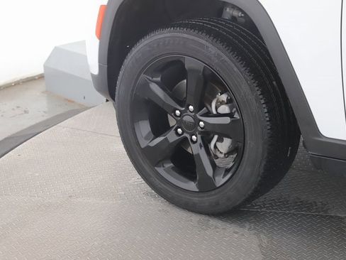 Used 2023 Jeep Grand Cherokee Altitude image 13