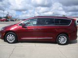 Used 2017 Chrysler Pacifica Touring-L image 3
